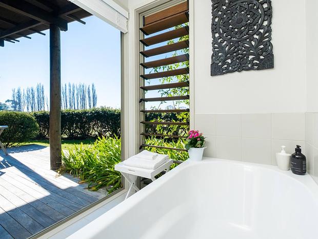 Photo 5 for Te Awanga Cottages - Awa