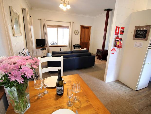Photo 8 for Blue Wren Villa at Woodlane Cottages Lovedale