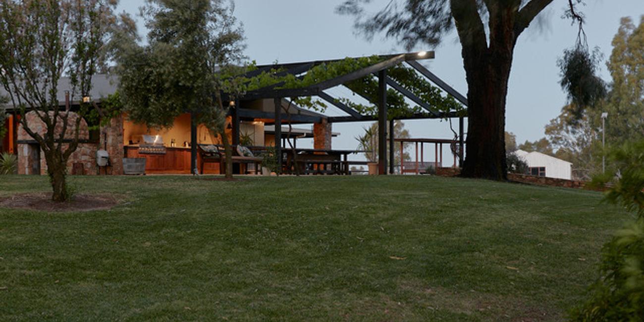 Hide & Seek Waterfront Villa Luxury house for Rent in Nagambie