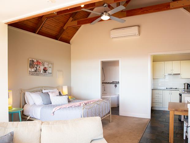 Photo 9 for Vivere Retreat - Studio with Mountain Views
