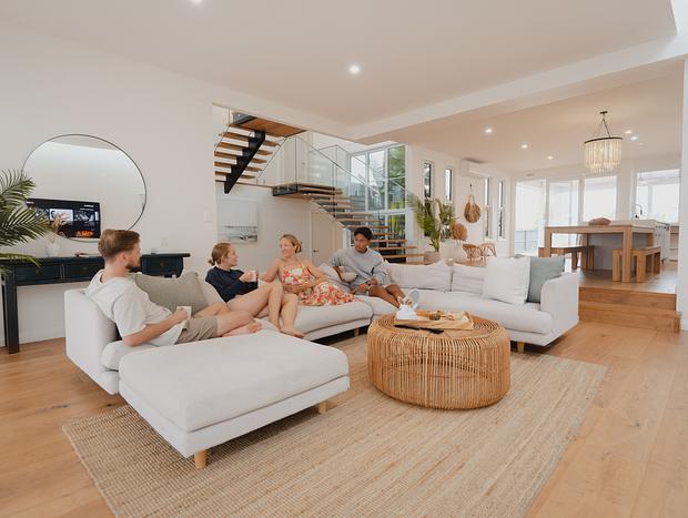 Photo 3 for Luxury Chalet By The Bay