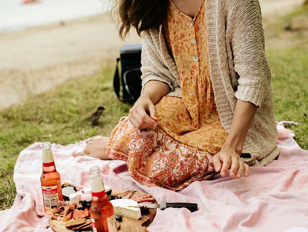 Photo 2 for A Picnic at the Lake