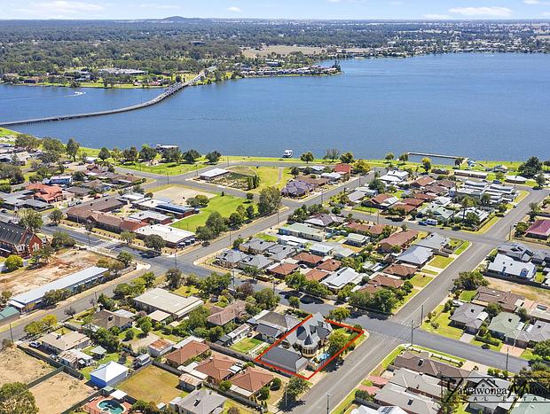 Photo 23 for Federation House In Town Near Lake Mulwala