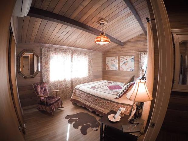Photo 11 for Cedar Orchard Cabin