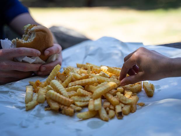 Photo 2 for Chips and Burgers from Captain Kune's