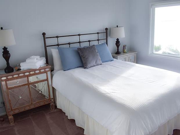 Photo 25 for Waterfront Beachfront Cottage with Amazing Views