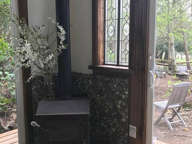 Photo 5 for Forest Cabin - Soaking Tub, Beach Access, Pets