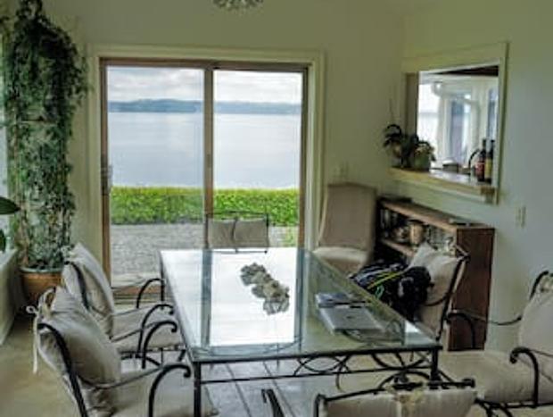 Photo 18 for Bluff House - Beach, Soaking Tub, Mt Rainier View