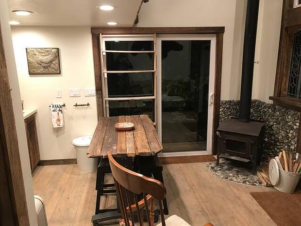Photo 6 for Forest Cabin - Soaking Tub, Beach Access, Pets