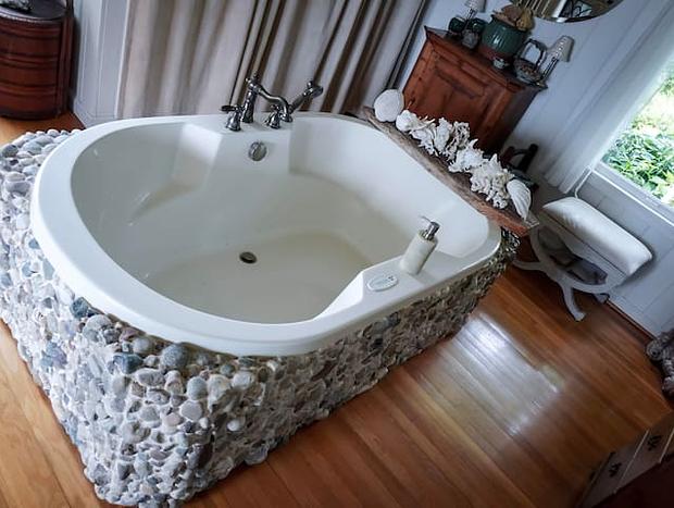 Photo 39 for Bluff House - Beach, Soaking Tub, Mt Rainier View