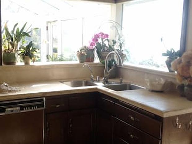 Photo 25 for Bluff House - Beach, Soaking Tub, Mt Rainier View