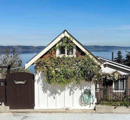 Aloha Tiny House - Dash Point Tacoma - Tiny house for Rent in Tacoma ...