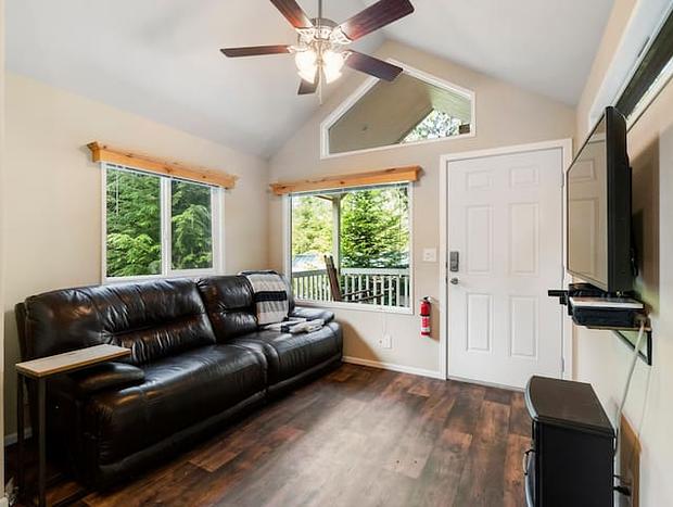 Photo 11 for Tiny Home Steps Away From Mt. Rainier