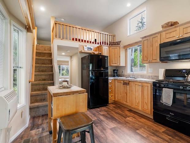 Photo 12 for Tiny Home Steps Away From Mt. Rainier
