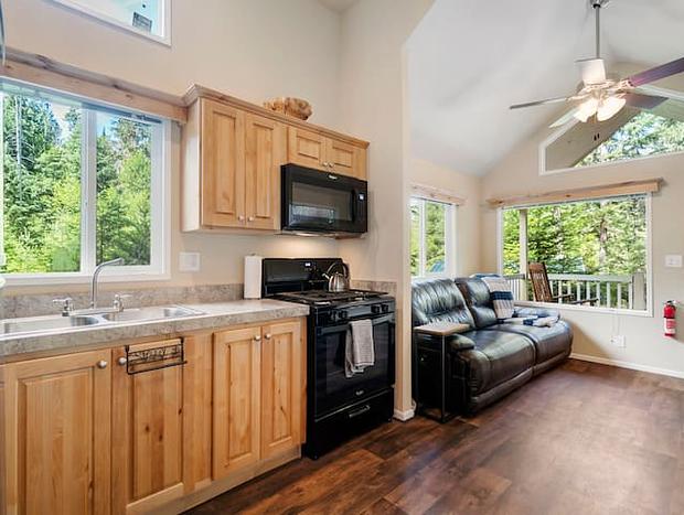 Photo 13 for Tiny Home Steps Away From Mt. Rainier