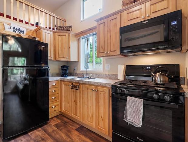 Photo 14 for Tiny Home Steps Away From Mt. Rainier