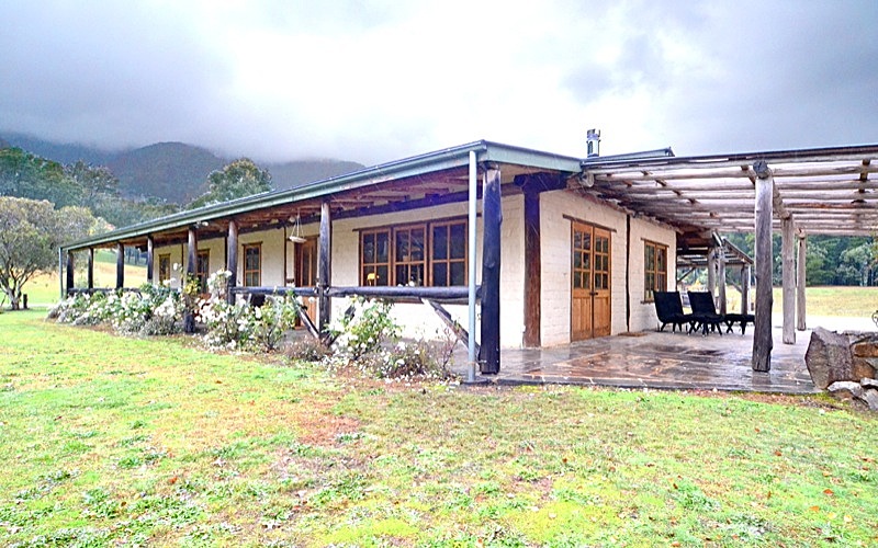 Feathertop Retreat House for Rent in Harrietville, High Country, VIC