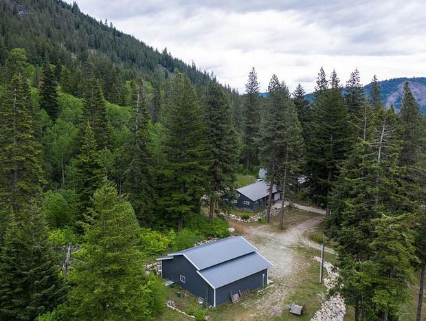 Photo 16 for Beautiful Updated Log Cabin In The Wilderness