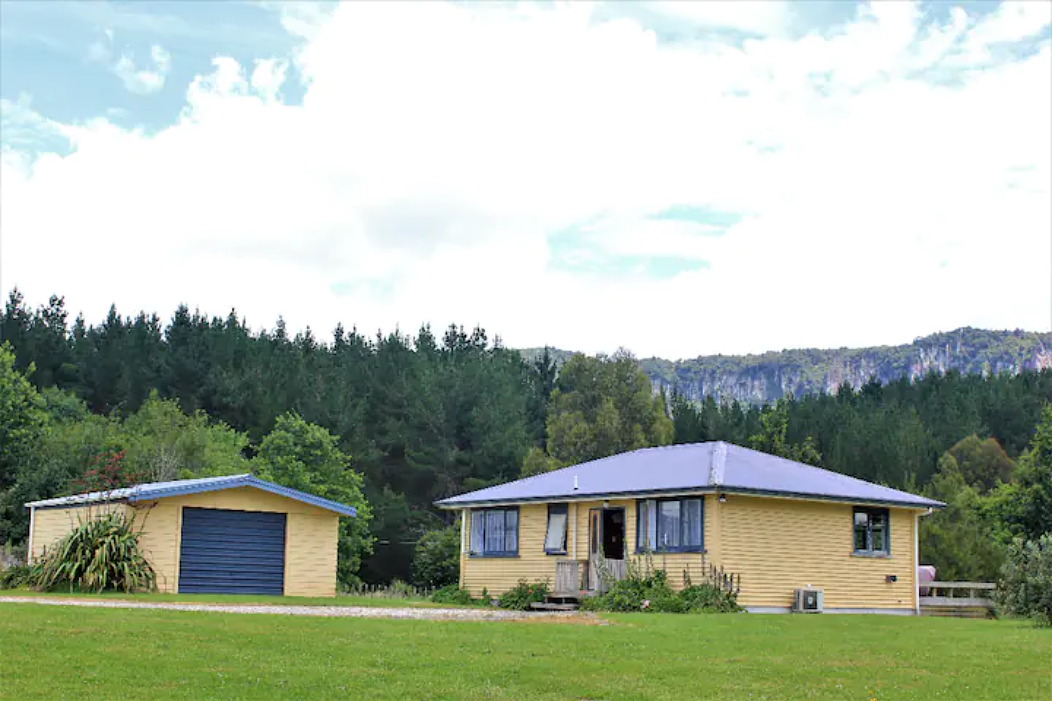 Countryside Cottage with tennis court Cottage for Rent in Rotorua