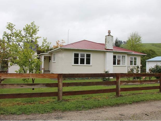 Photo 9 for Te Kohanga Cottage