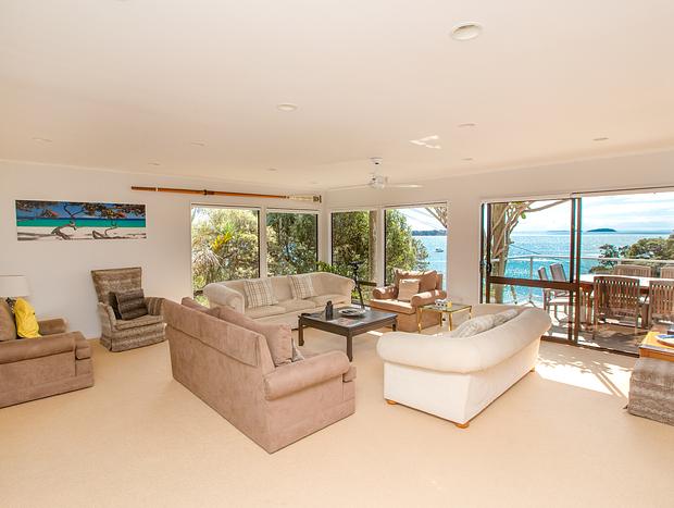Photo 3 for Mid Week on Waiheke