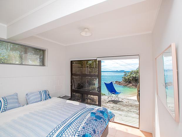 Photo 8 for Mid Week on Waiheke