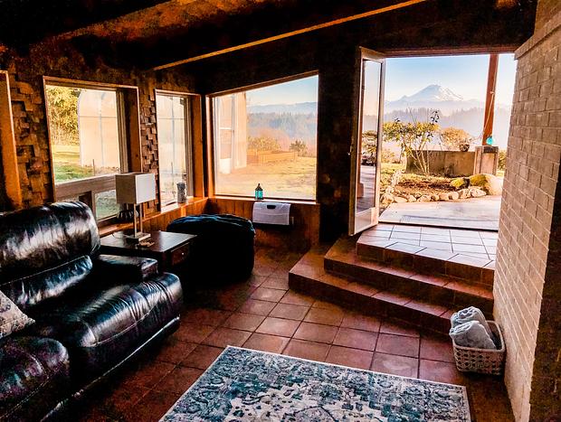 Photo 11 for Breathtaking Mt Rainier & Cascade views & hot tub