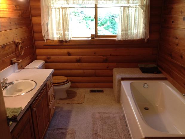 Photo 15 for Hummingbird Hill-Spacious Cabin Hot Tub,Artwork,ATV Access,Kid's & Pets Welcome