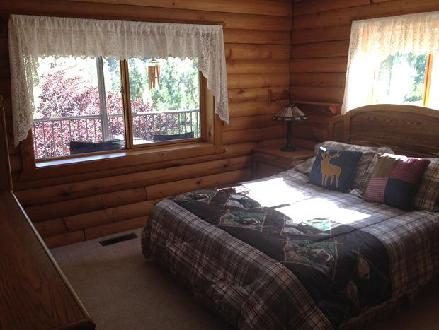 Photo 13 for Hummingbird Hill-Spacious Cabin Hot Tub,Artwork,ATV Access,Kid's & Pets Welcome