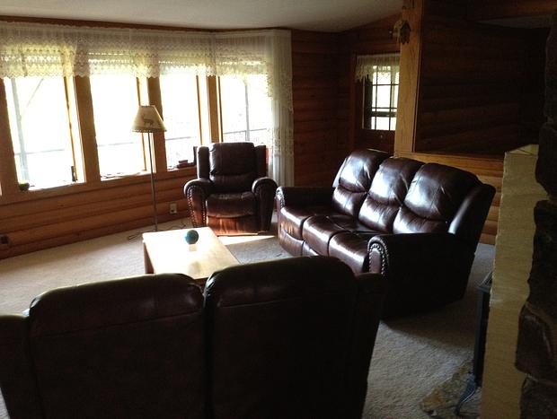 Photo 5 for Hummingbird Hill-Spacious Cabin Hot Tub,Artwork,ATV Access,Kid's & Pets Welcome
