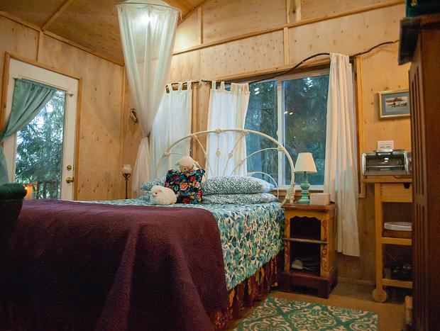 Photo 3 for Rural Treehouse Hideaway