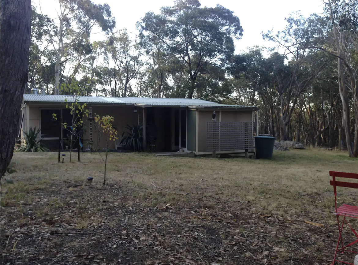 Off grid hut amongst parkland bush Cabin for Rent in Nulla Vale, Macedon Ranges, VIC, AU