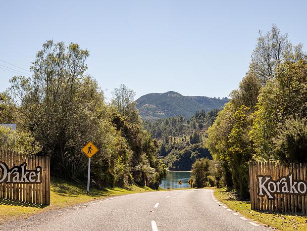 Photo 3 for A Lost World - Orakei Korako