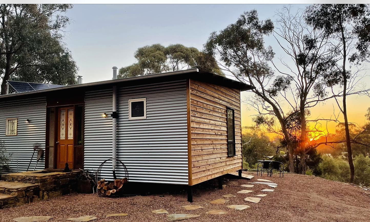 Retreat to the Hills Cabin for Rent in Yandoit Hills, Goldfields, VIC, AU Riparide