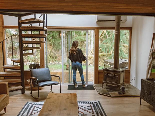 Photo 11 for Super Cozy Cabin near the Creek