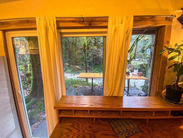 Photo 13 for Caretakers Cottage - Cedar Sauna & Hot Tub