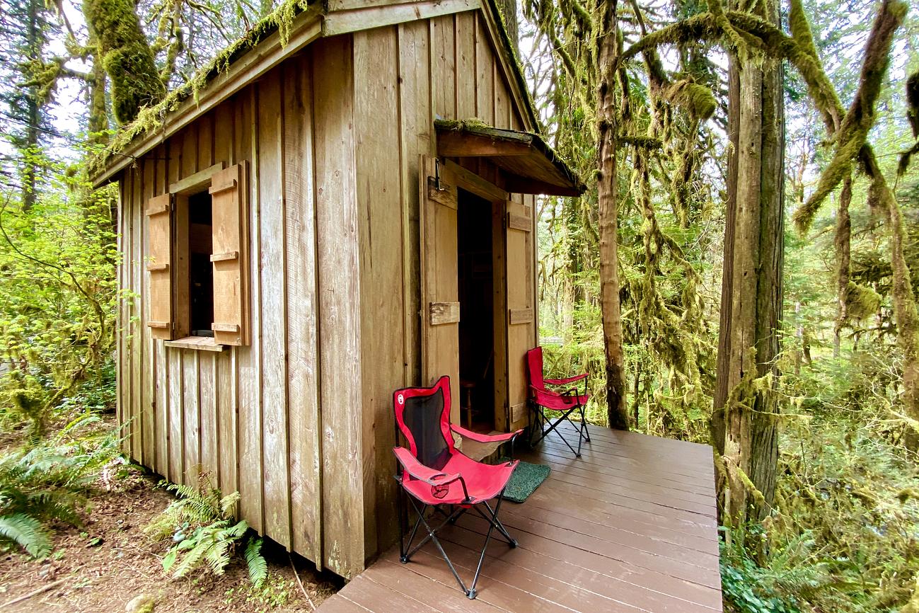 Glamping Cabin Two Cedar Sauna & Hot Tub Cabin for Rent in Molalla