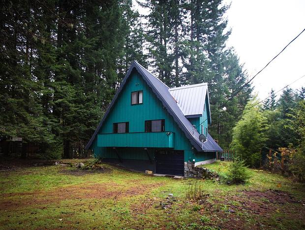 Photo 5 for Beautiful Cozy Riverfront A-Frame Cabin & Hot tub