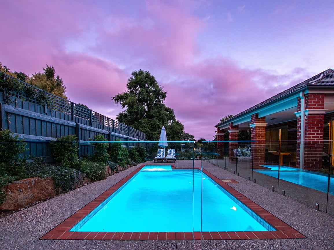 Naje House Macedon Ranges, Pool, Spa, Firepit House for Rent in