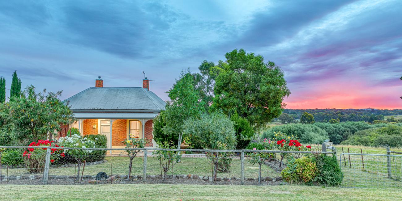 Jory Cottage Creswick Built 1860 near Daylesford Cottage for Rent