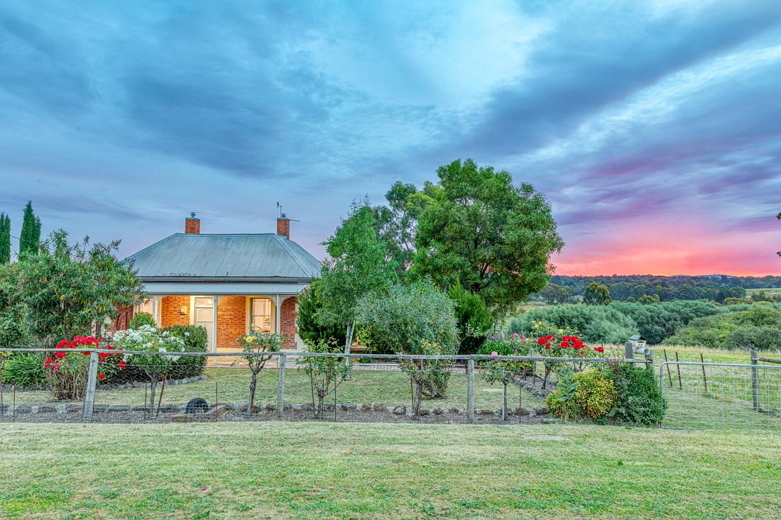 Jory Cottage Creswick Built 1860 near Daylesford Cottage for Rent