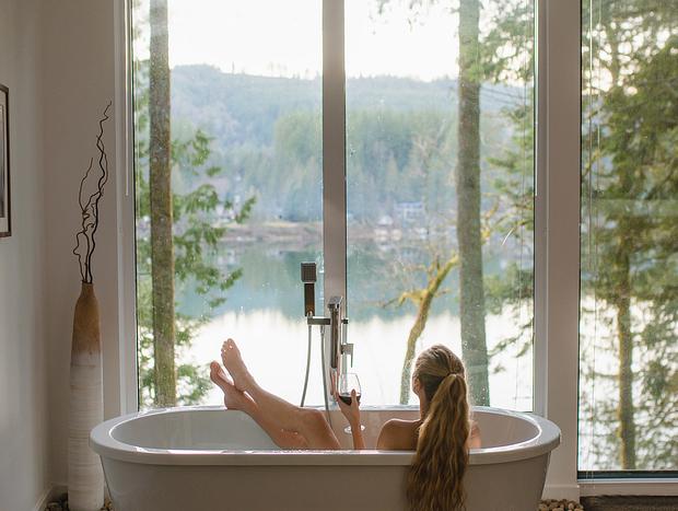 Photo 9 for A Luxurious Mt. Baker Lakeside Getaway