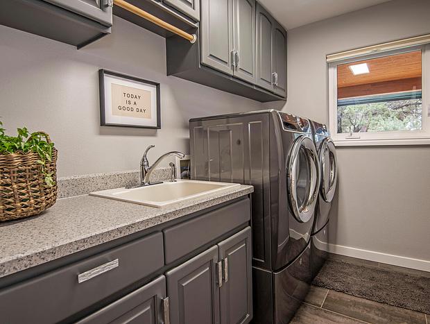 Photo 28 for Sunstone Retreat - Luxury Living w/Mountain Views