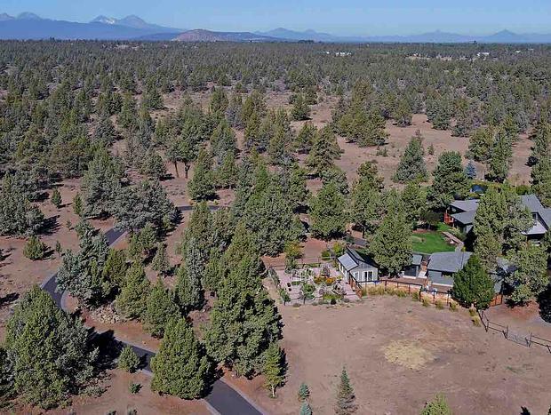 Photo 35 for Sunstone Retreat - Luxury Living w/Mountain Views