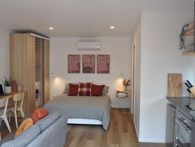 Photo 9 for The Nook in Tootgarook - Studio with outdoor spa bath & shower