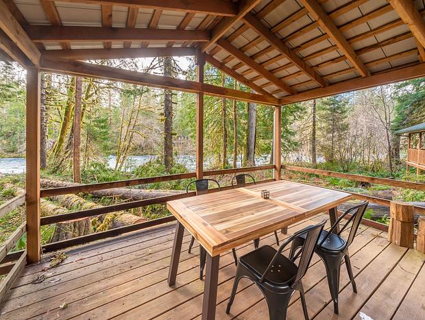 Photo 23 for McKenzie River Studio Cabin Plus