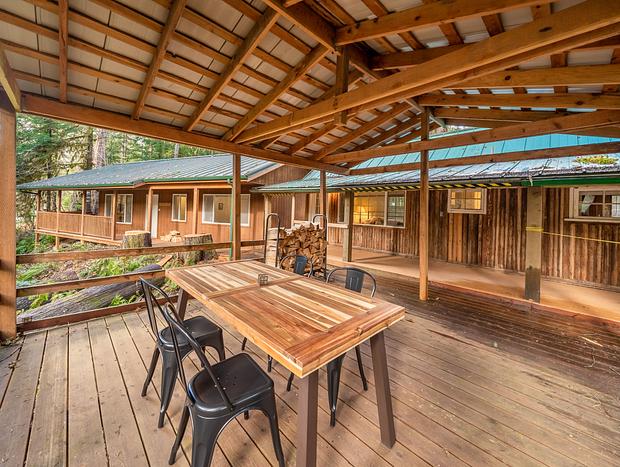 Photo 24 for McKenzie River Studio Cabin Plus