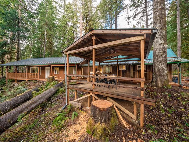 Photo 21 for McKenzie River Studio Cabin Plus