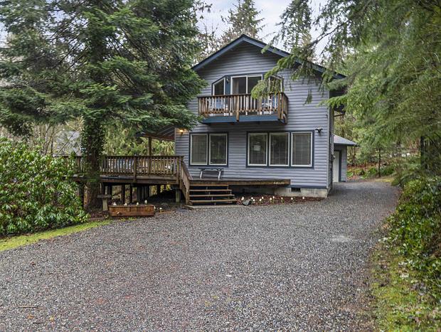 Photo 5 for Mtn Wood View Cabin - Mt Baker - EV outlet - Hot Tub