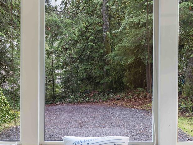 Photo 16 for Mtn Wood View Cabin - Mt Baker - EV outlet - Hot Tub